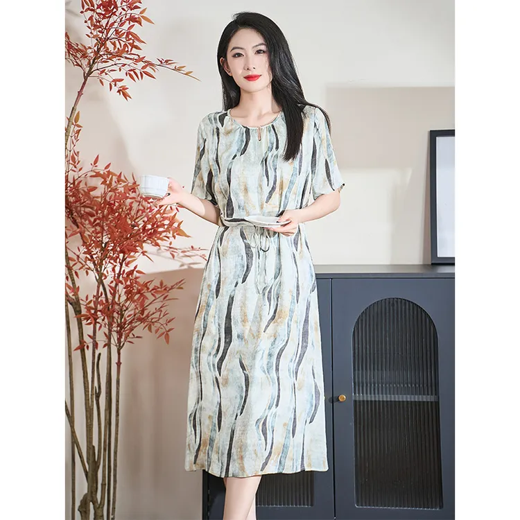 迪欧芙端庄减龄显瘦时尚高级感2025夏气质新款女连衣裙#XLQ18007