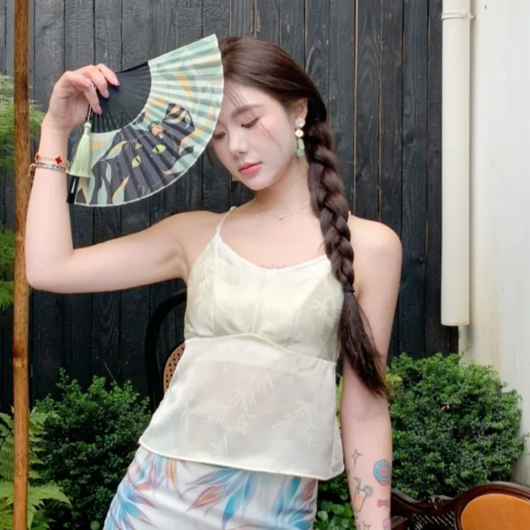 国风醋酸提花女短款固定杯高奢时尚夏季薄款聚拢吊带美背性感镂空