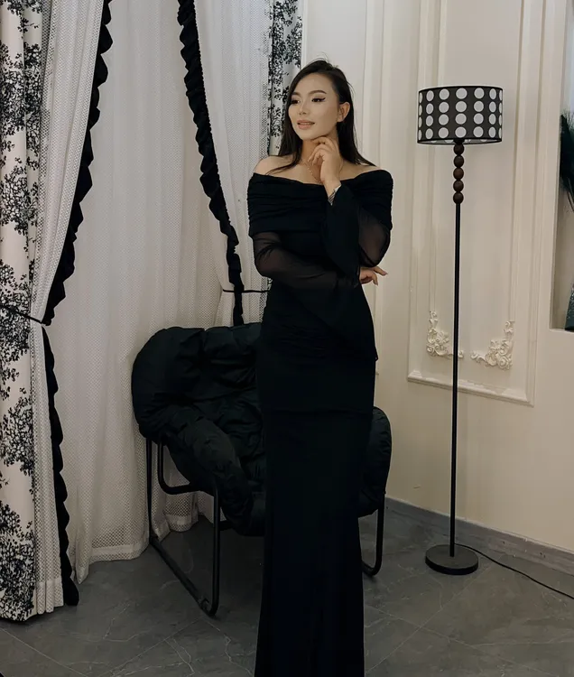 高腰长袖一字肩见外包装连衣裙修身露背裙子御姐风