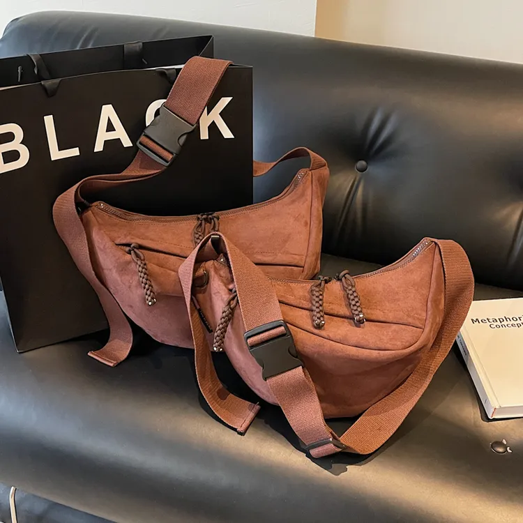 休闲慵懒风挎包运动时尚百搭简约秋冬新款单肩斜挎大容量肩包个性