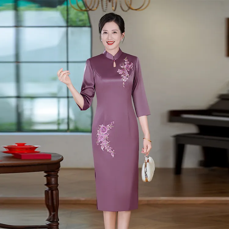 低开衩刺绣复古七分袖中式旗袍长款短袖订婚穿的衣服秋冬上档次