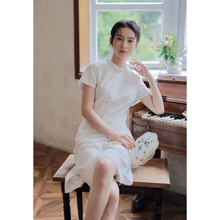 红念原创白色中式刺绣改良版旗袍连衣裙女夏季2025年新款女装裙子