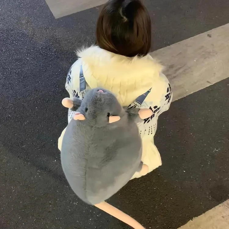 花枝鼠背包可爱仿真鼠鼠双肩包毛绒公仔玩偶书包创意大容量通勤包