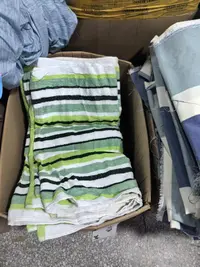《厚广家》3楼65×130浅绿白条纹全棉浴巾 发1张微瑕疵