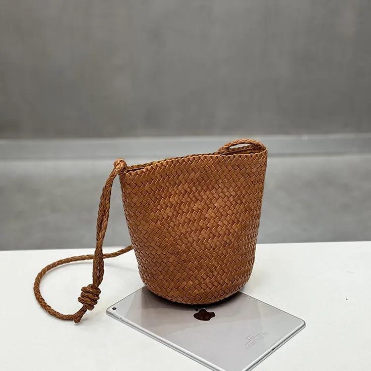 手工编织包包女2025新款复古小众百搭水桶包女士时尚单肩斜挎包包