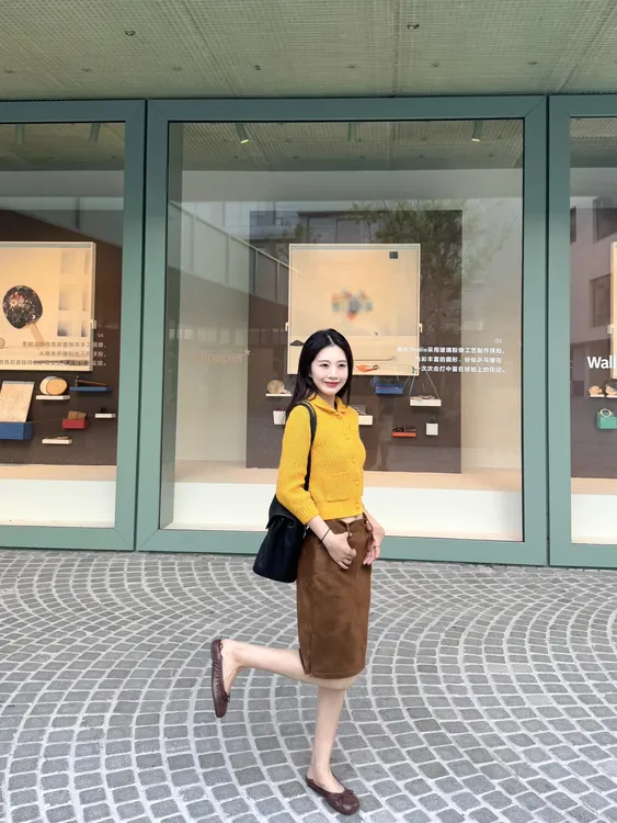 2025秋季季新款韩系橘色显白复古中袖针织开衫咖色麂皮半身裙套装