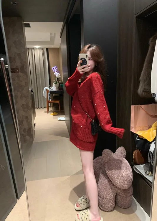 圣诞新年红色钉珠毛衣战袍圆领针织套装裙女冬季新款软糯高级感