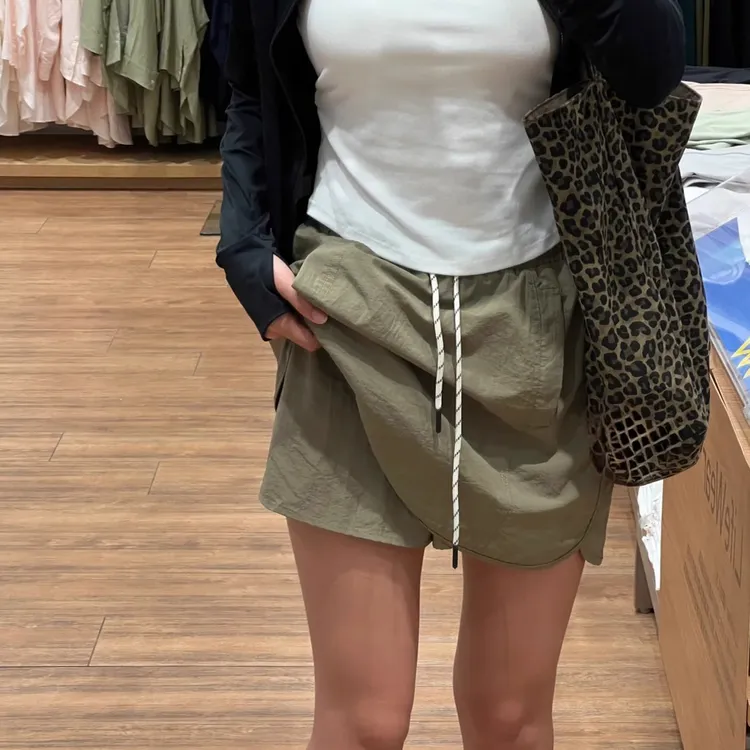 咸菜绿工装短裙裤女夏季新款大码胖mm梨形身材高腰宽松a字阔腿裤