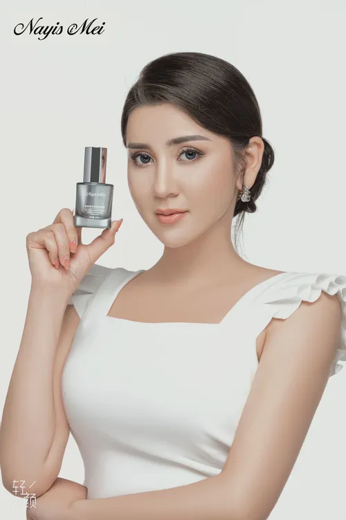 无品牌亲肤特装贴肤粉底液保湿持妆提亮肤色敏感肌轻颜透亮