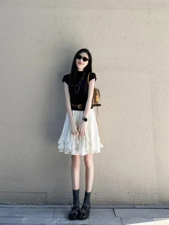 夏季新款韩系高级感黑色短袖上衣高腰甜美可爱风格衣服显瘦套装女