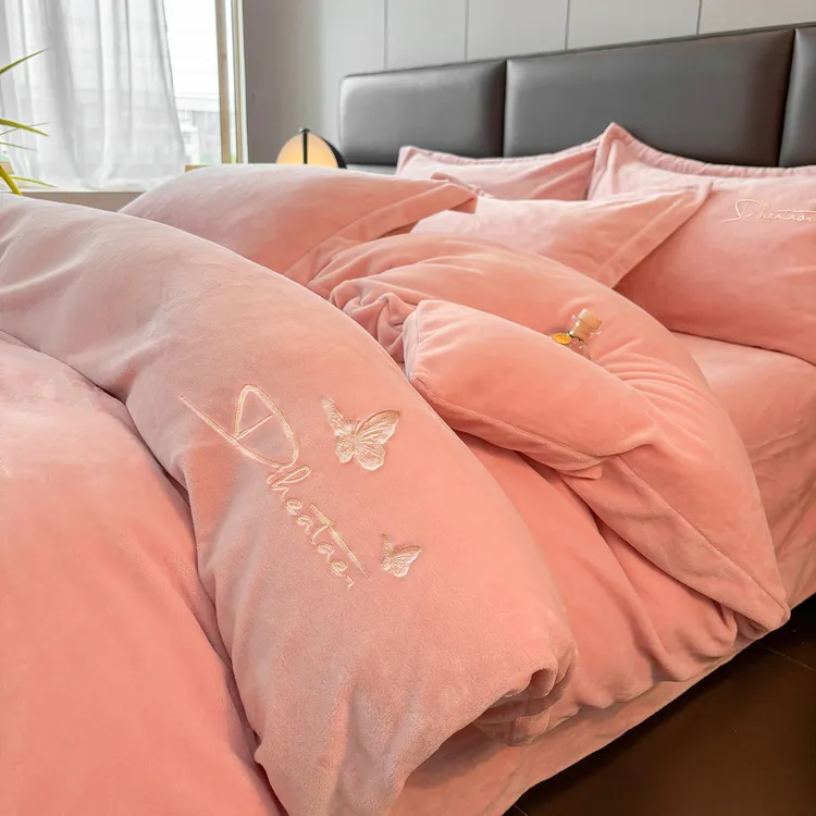 2025新款入冬四件套高克重加厚刺绣牛奶绒床单被套日用床品三件套