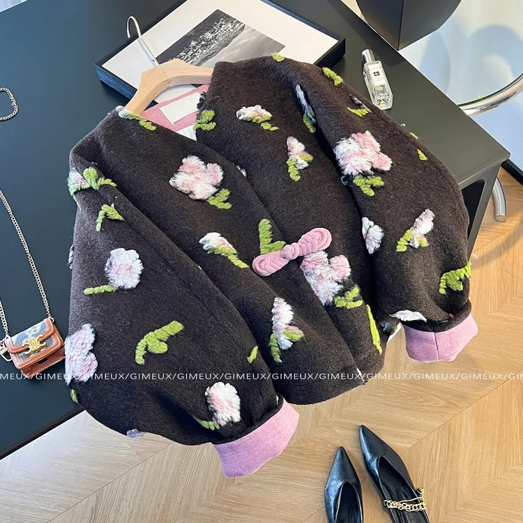 韩版立体花朵毛呢短外套女2025冬季新款减龄复古撞色新中式羽绒服