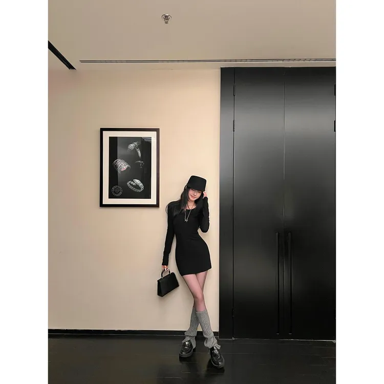 区区欧阳'慢调巴黎'瘦瘦裙！小蛮腰感定制双面抓绒针织长袖连衣裙