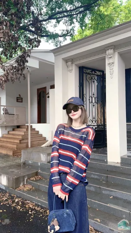 熙薇【枣红缀枝】2025早秋新款休闲时尚百搭宽松显瘦上衣H3733