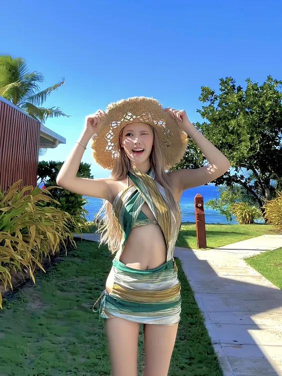 美式复古高级感连体绿波纹交叉挂脖辣妹比基尼海岛度假温泉泳衣女