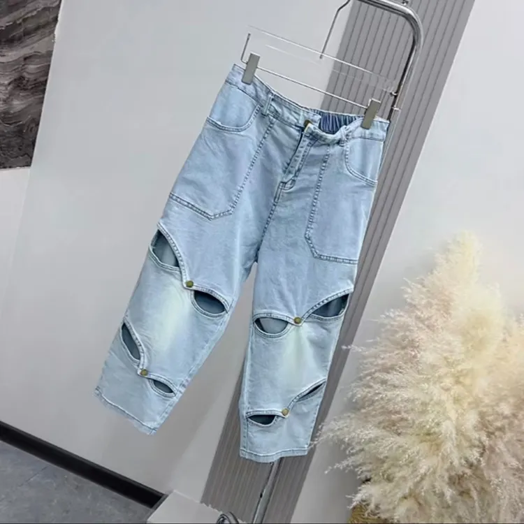 大码女装春夏新款时尚设计感镂空大口袋遮肉百搭牛仔八分裤9123