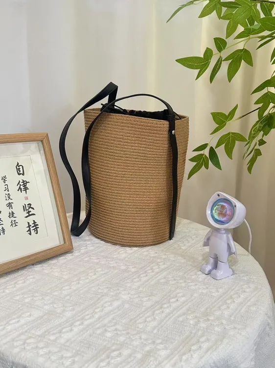 A07草编包夏季小众设计师款水桶包斜背单肩手提ins沙滩包女士复古
