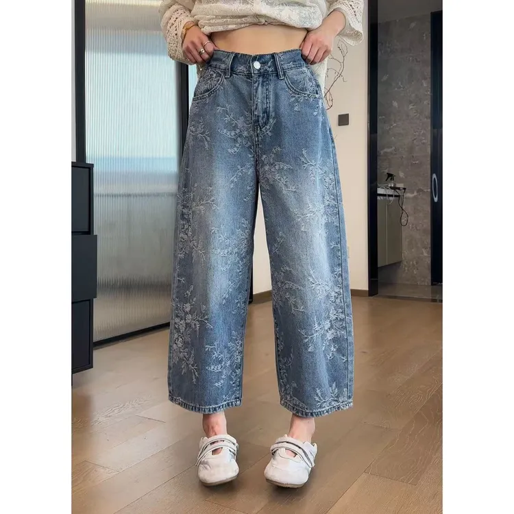 玖了个玖 2025夏 极简百搭立体剪裁国风提花八分牛仔裤 2505C2393