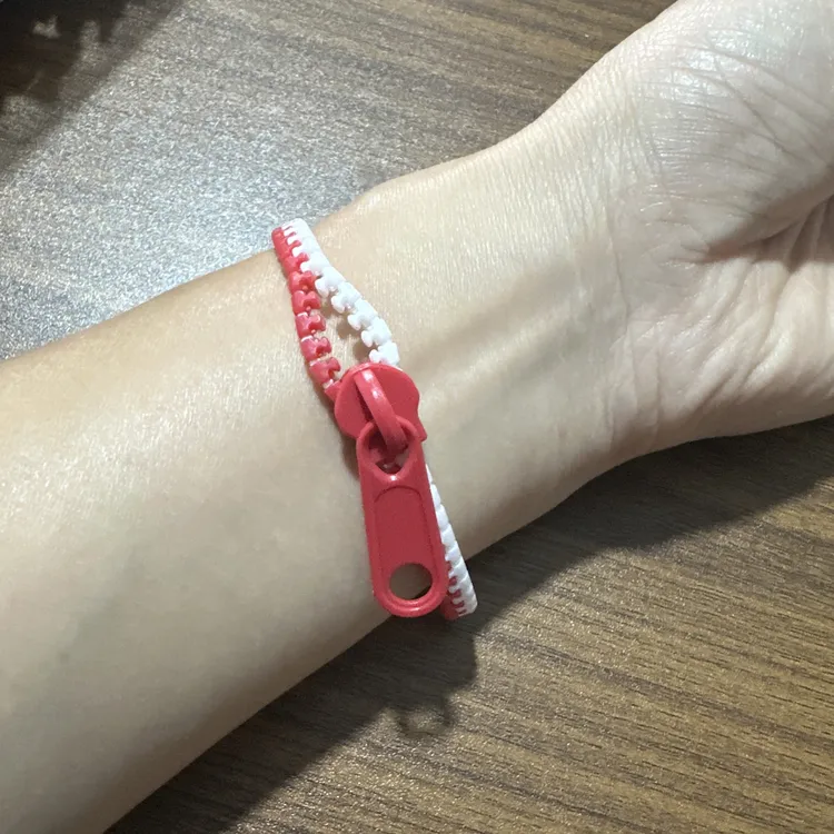 非金属树脂手链 日韩男女通用民族风拉链牙手环彩色一个随机颜色