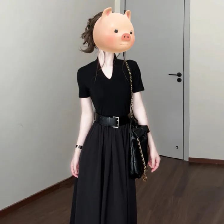 法式赫本风黑色V领连衣裙子夏季2025新款多巴胺服装女松弛感长裙