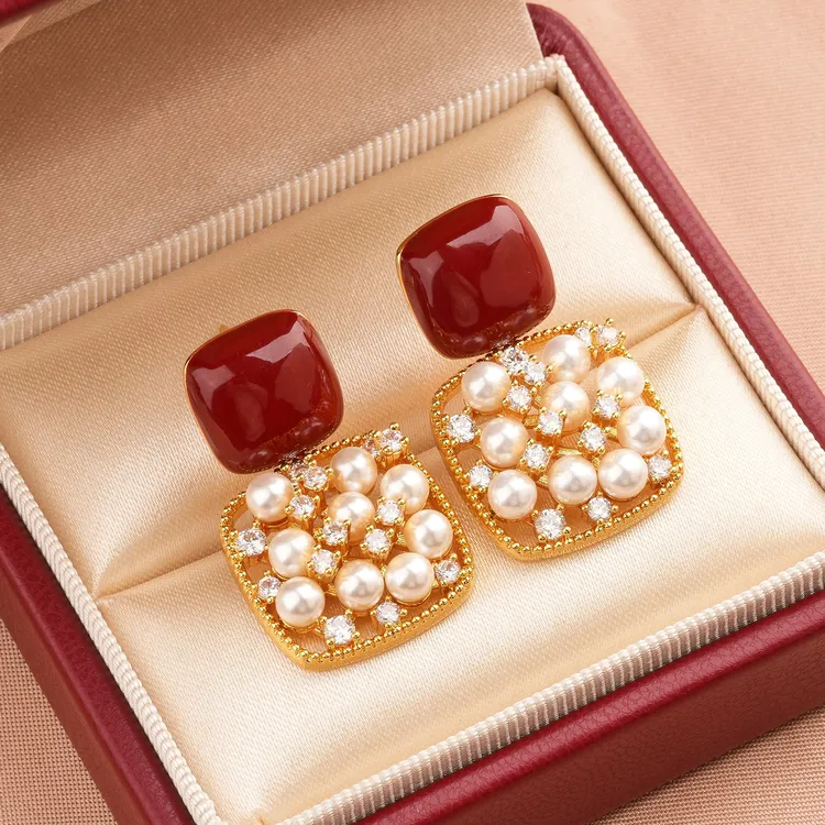 铜合金合成锆石耳饰 酒红色珍珠耳环轻奢高级感时尚精致耳钉女ins