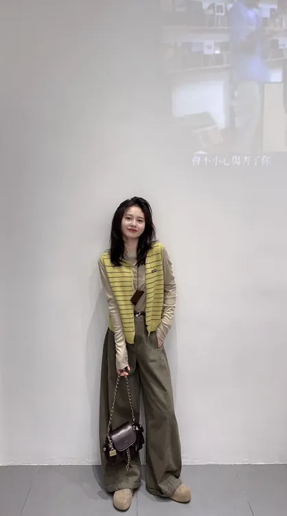 早秋2025新款韩系慵懒风撞色条纹马甲叠穿长袖上衣阔腿裤三件套