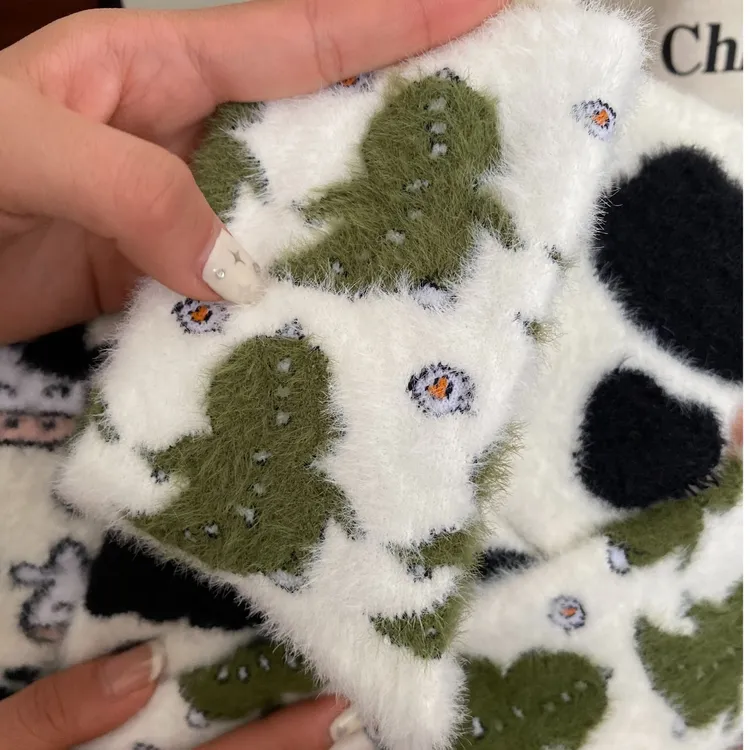 秋冬袜子女奶牛中筒袜保暖珊瑚绒居家睡眠卡通月子袜地板袜