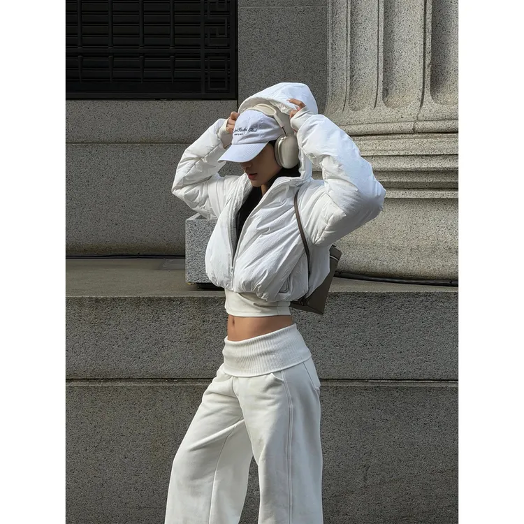 rovente 纽约冬令白色棉服女冬季休闲加厚保暖宽松连帽短款外套