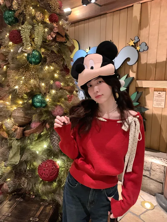 韩系设计感波点蝴蝶结系带斜肩毛衣女秋冬时尚百搭露肩长袖针织衫