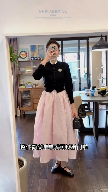 2025秋季新款韩版高级感黑色针织开衫上衣女搭配半身裙气质两件套