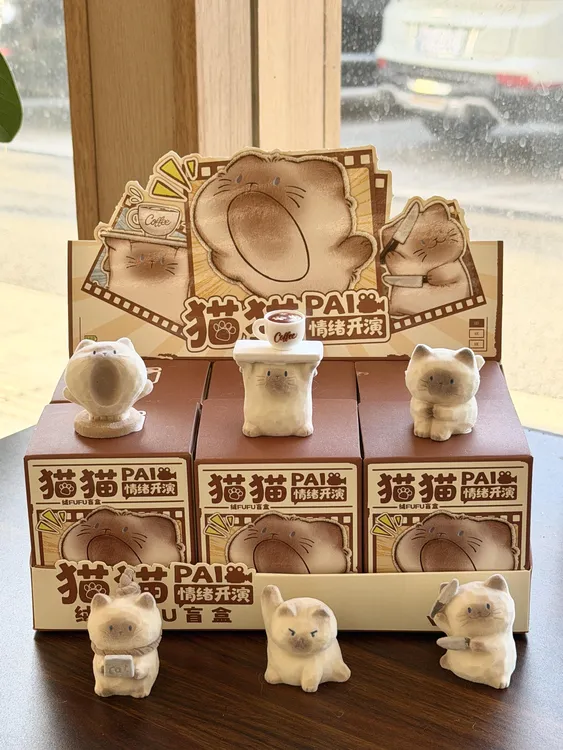 新款猫猫pal情绪开演盲盒植绒猫猫打工人桌面摆件送朋友礼物推荐