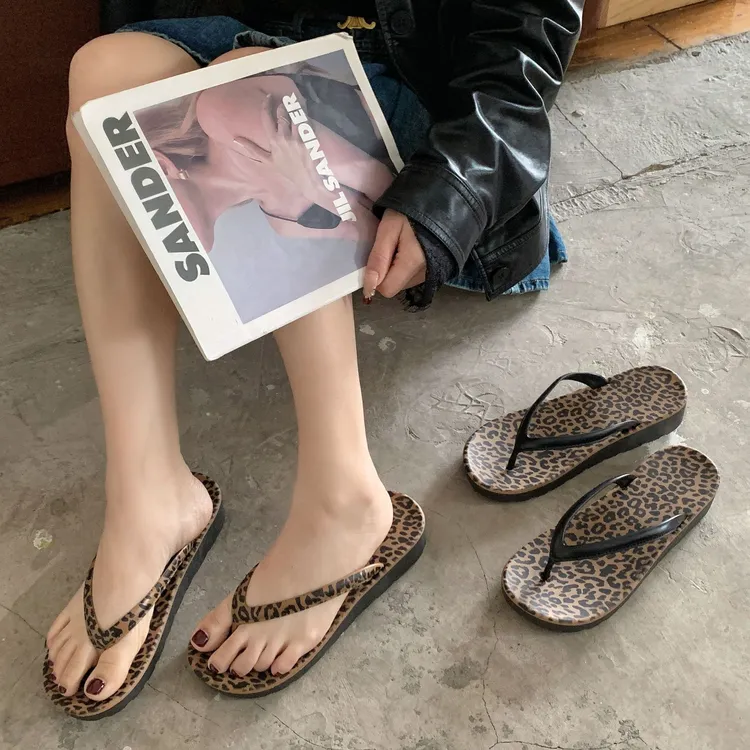 2025新款Ins风人字拖女外穿厚底防滑海边沙滩时尚