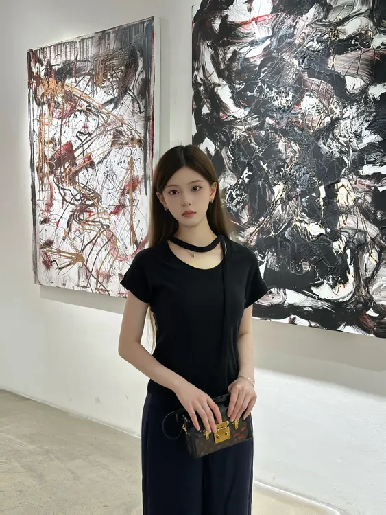 弹力柔软舒适领巾超级显瘦拉身高比例T恤