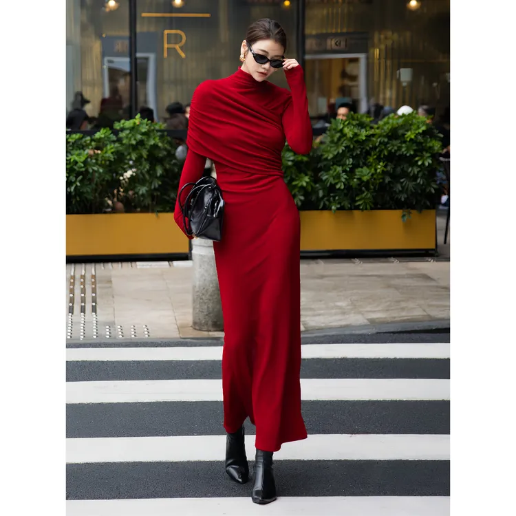 ZEROYK法式独特别致气质长袖连衣裙高级感秋红色裹胸打底裙两件套