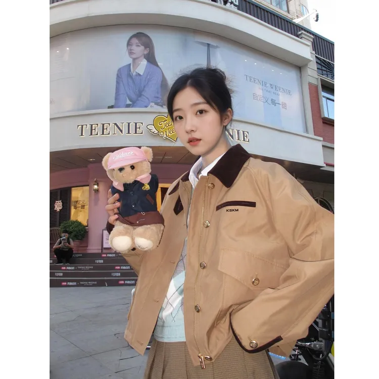 临典露思同款卡其色外套女2025春秋新款巴恩风韩版小个子短款夹克