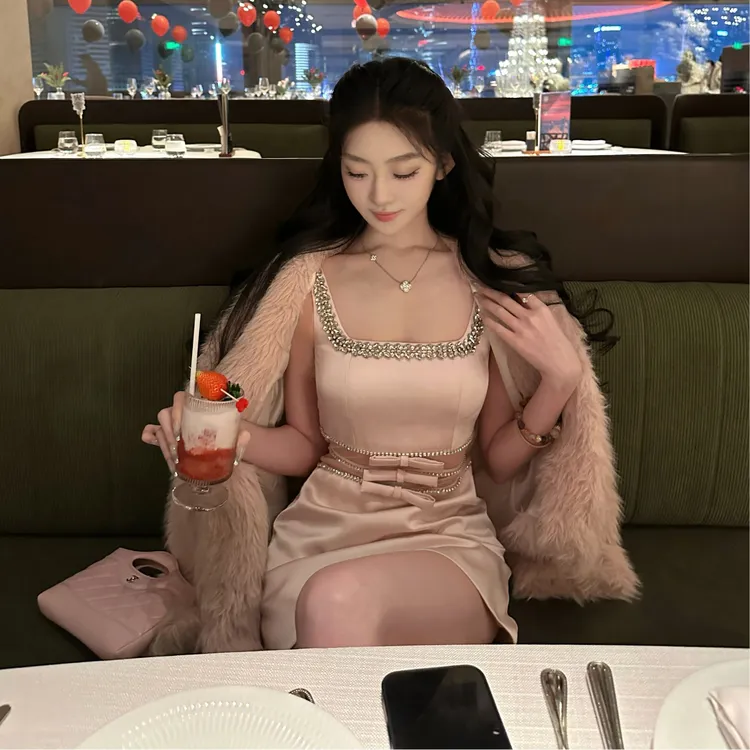 【钻石甜心】千金少女感甜妹风重工满钻胸领女款连衣裙