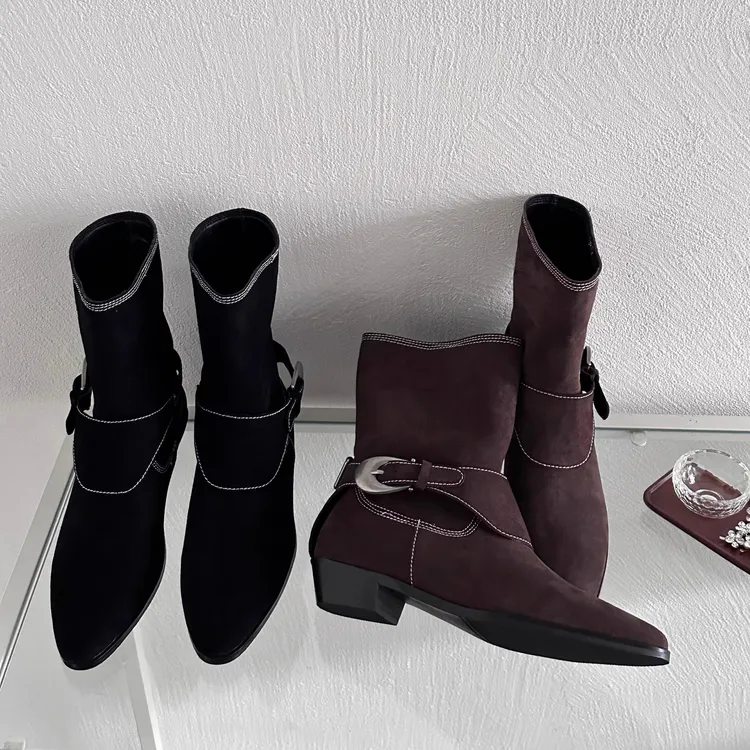 2025秋冬新款真皮尖头粗跟短靴时尚短筒欧货皮带扣牛仔靴骑行靴子