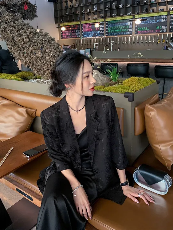 黑色新中式七分袖西装外套女夏季2025国风气质高级感薄款提花西服