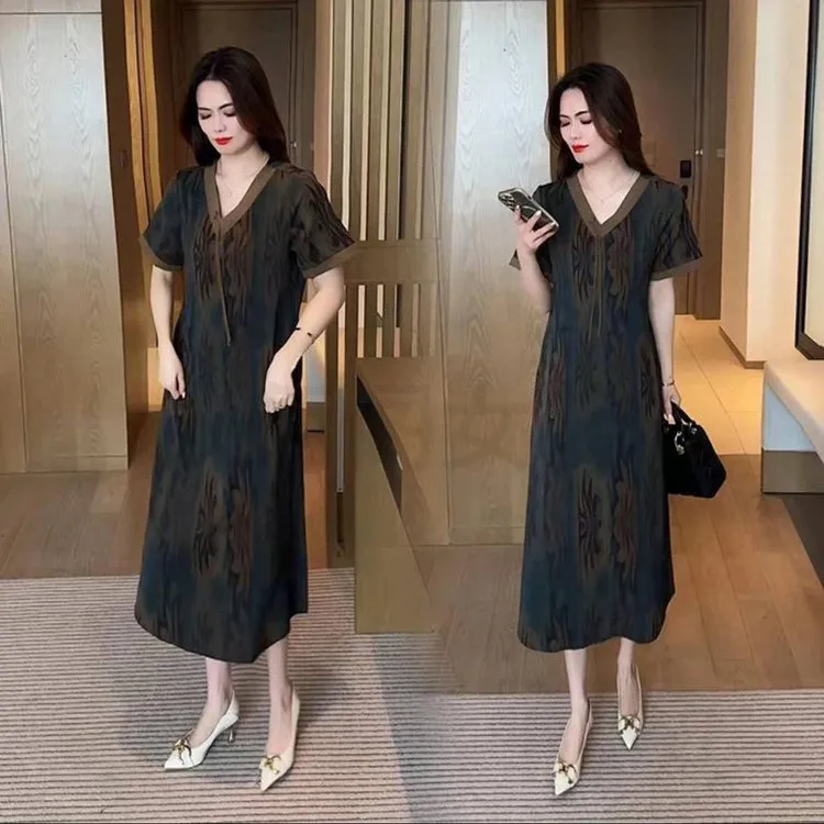 经典款式，打造高雅气质。2025新款女装