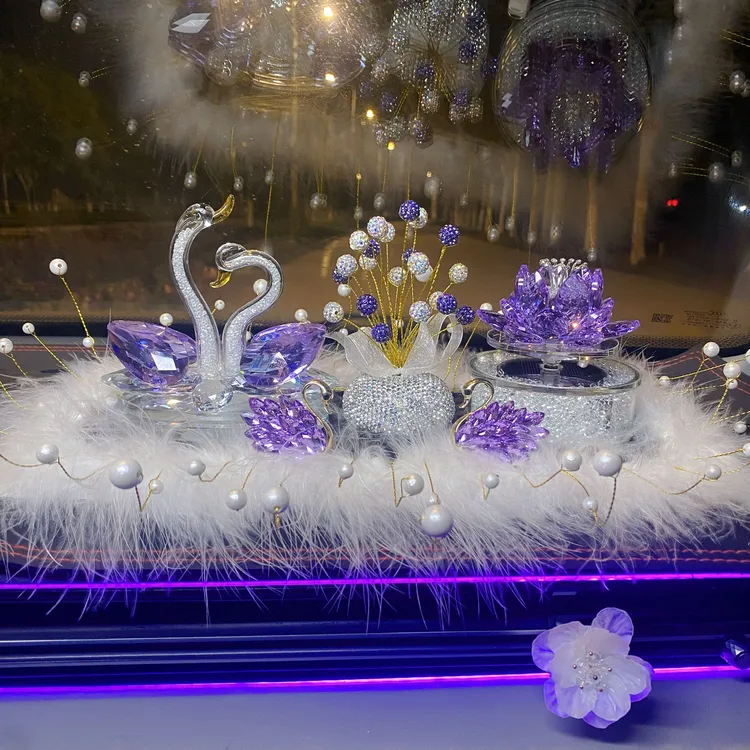 太阳能旋转水晶莲花香薰车载装饰创意汽车摆件优雅闺蜜礼物