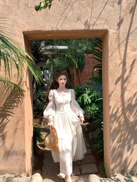 【雾岛香草】重工蕾丝拼接U领长袖系带连衣裙镂空设计感收腰长裙