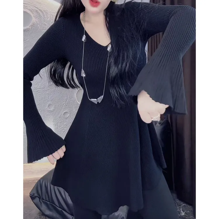 今年流行穿搭2025秋冬新款温柔风收腰显瘦针织休闲风百搭长袖上衣