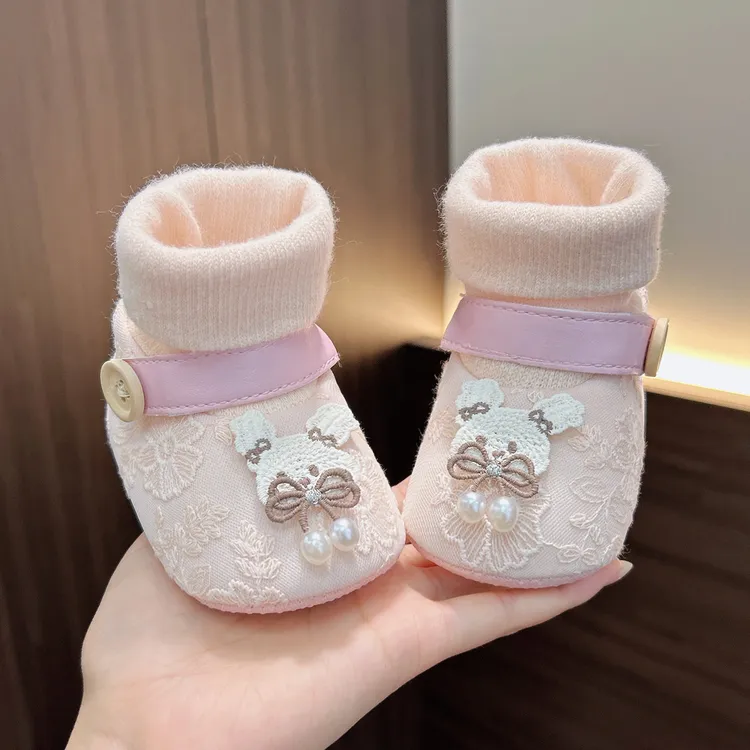 卡通风公主防滑棉鞋袜鞋车缝线女幼儿软底防踢春秋冬加绒婴儿鞋