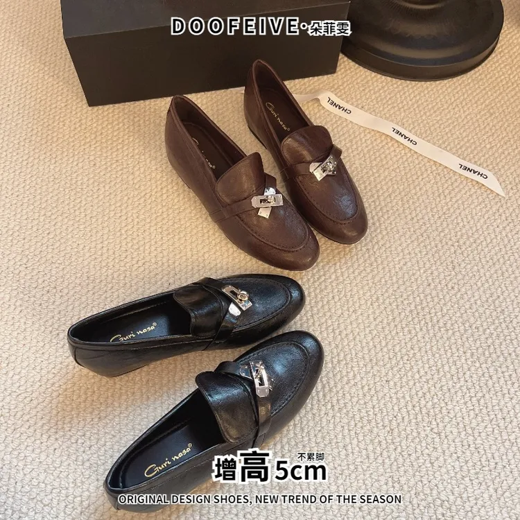 朵菲雯DOOFEIVE~圆头增高5CM乐福鞋锁扣25新款秋季复古英伦小皮鞋