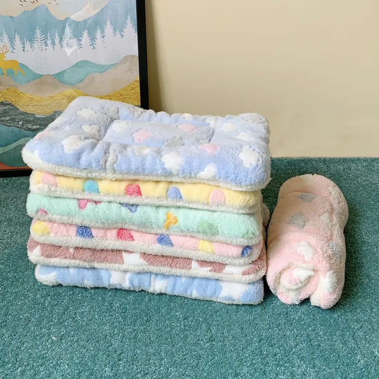 宠物垫子加厚法兰绒狗狗猫咪棉坐垫柔软保暖狗床猫窝宠物用品批发