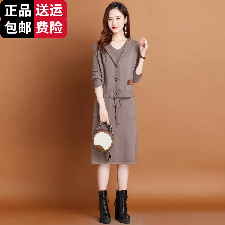 工厂直销百搭两件套连衣裙女秋冬2025新款休闲连帽针织毛衣羊毛