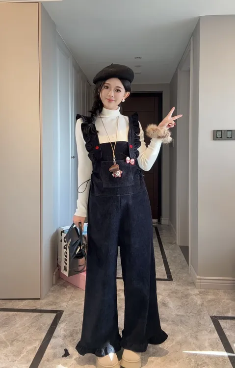 时尚孕妇秋冬新款新型毛绒仿牛仔孕妇背带裤+针织上衣两件套套装