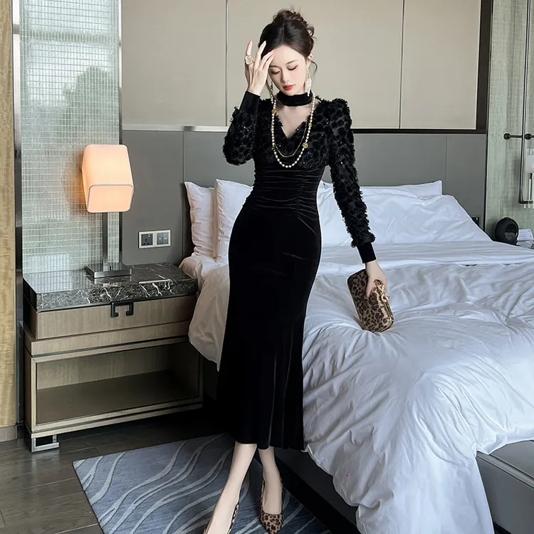 NaiAn/奈安 法式V领泡泡袖修身显瘦黑色丝绒鱼尾连衣裙80344