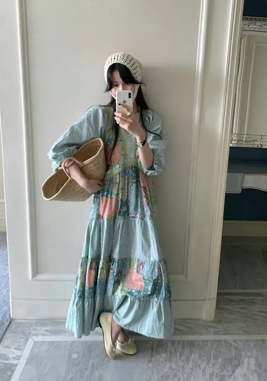 海边度假风v领连衣裙女夏季宽松显瘦波西米亚绿色碎花拼接长裙子