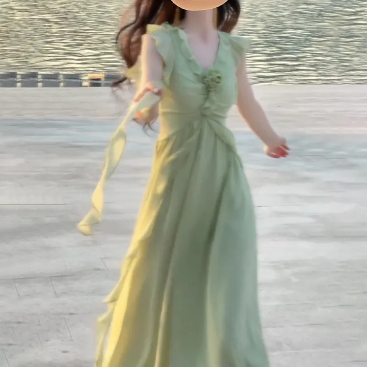 法式气质绿色小飞袖连衣裙子女夏季2025新款海边甜美可爱风格衣服